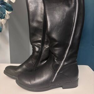 Report Black all weather boots with Side Zipper